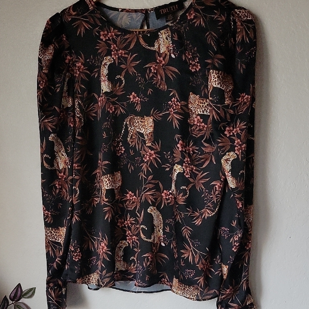 TRUTH By Republic   Black and Brawn Leopard Prin  Blouse with Collar Size S